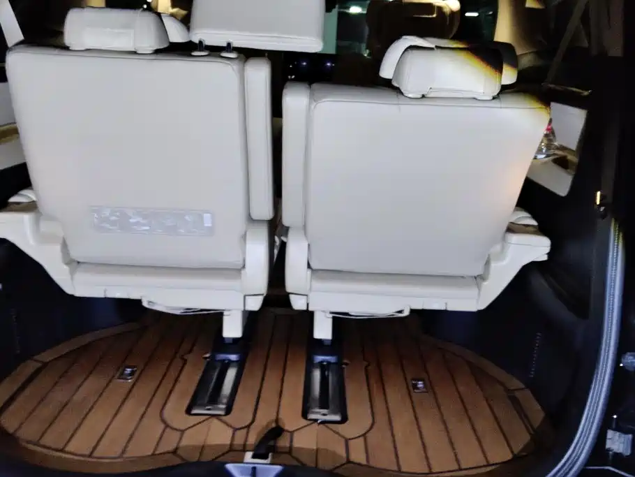 Toyota Alphard — фото 4