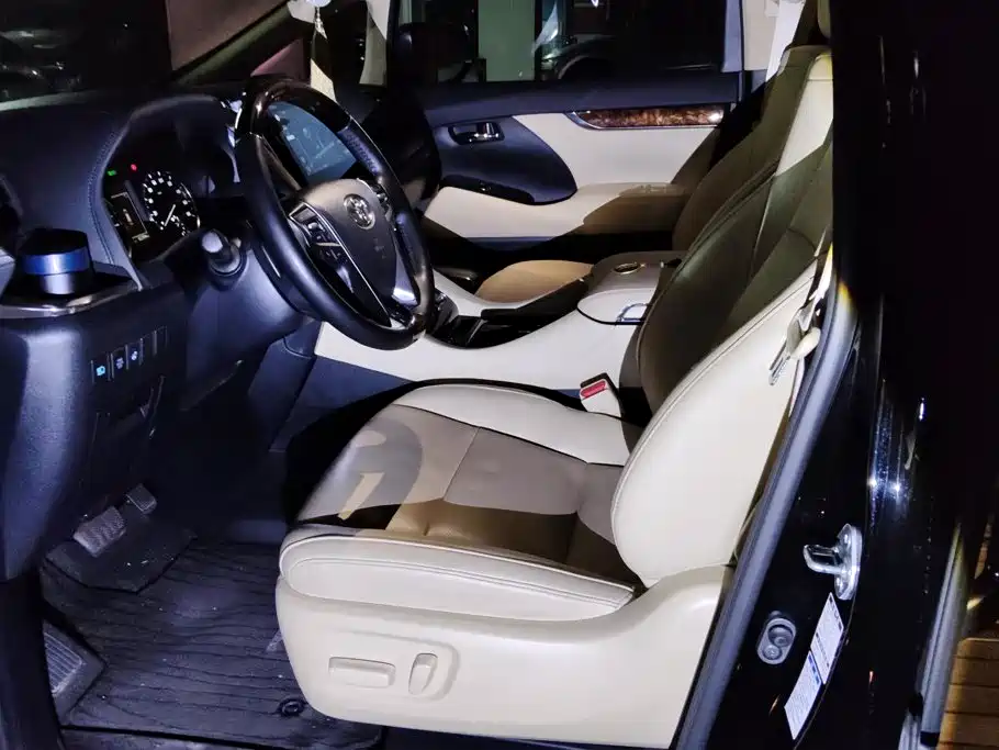 Toyota Alphard — фото 9