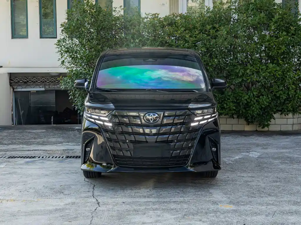 Toyota Alphard — фото 2