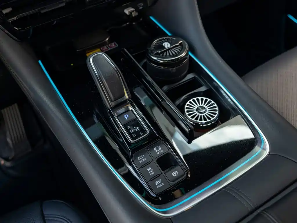 Toyota Alphard — фото 14