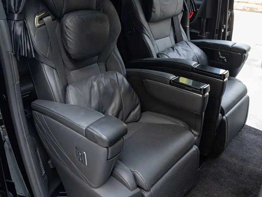 Toyota Alphard — фото 18
