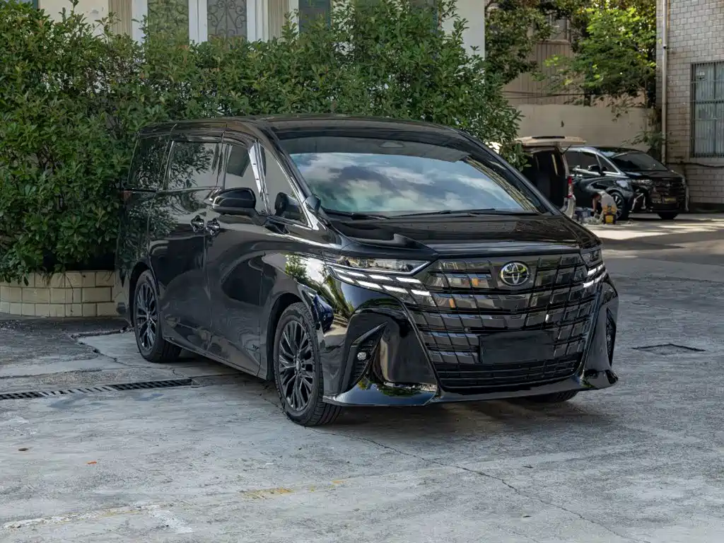 Toyota Alphard — фото 3