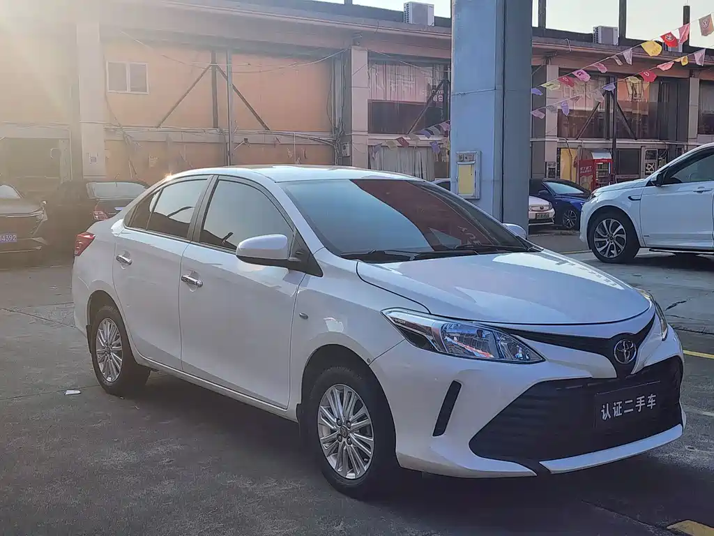 Toyota Vios — фото 2