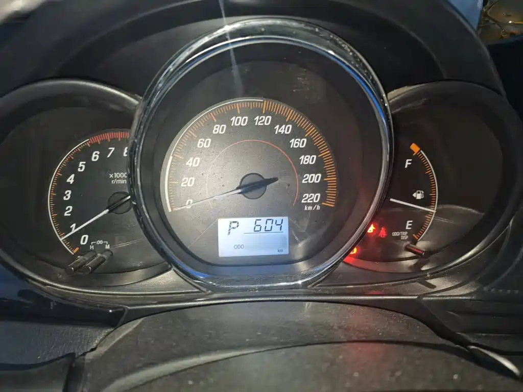 Toyota Yaris L — фото 4