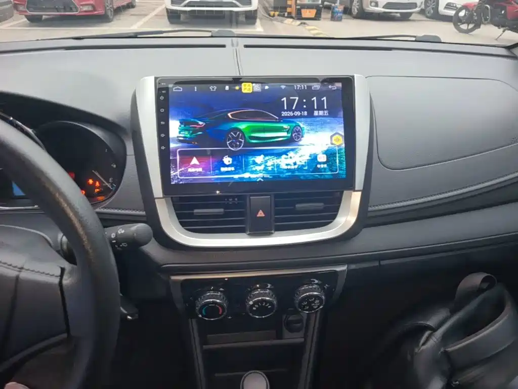 Toyota Yaris L — фото 13