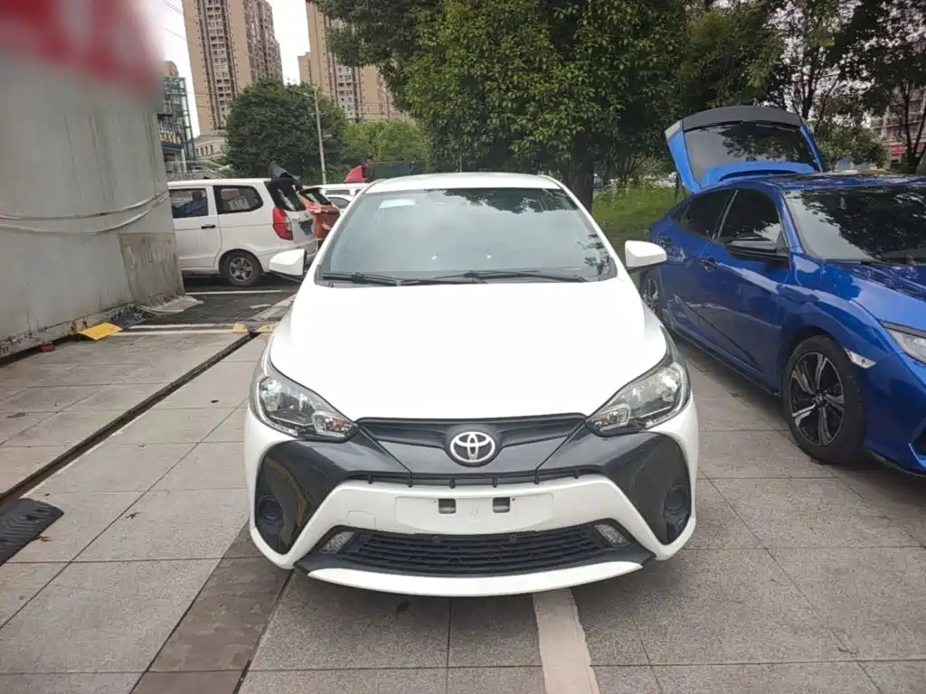 Toyota Yaris L — фото 3