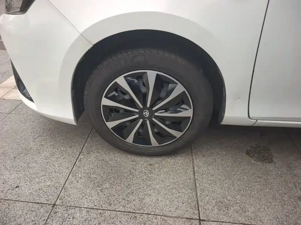 Toyota Yaris L — фото 23