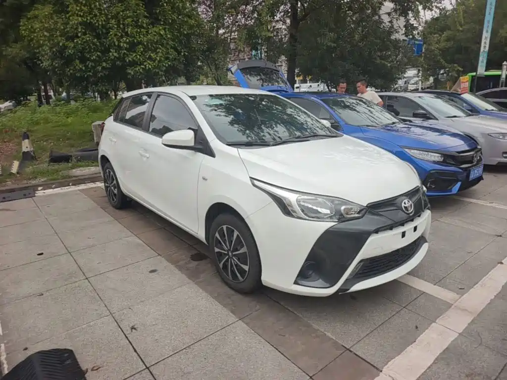 Toyota Yaris L — фото 4