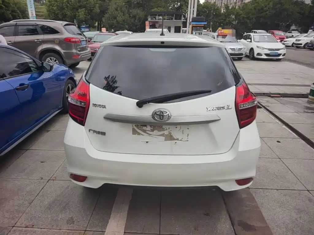 Toyota Yaris L — фото 6