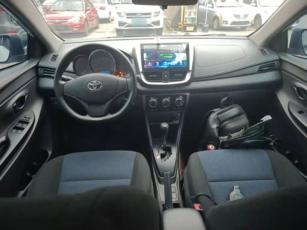 Toyota Yaris L — фото 10