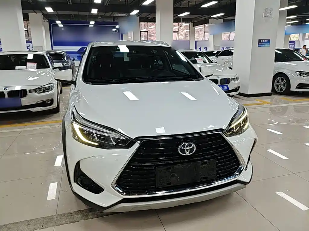 Toyota Yaris L — фото 3