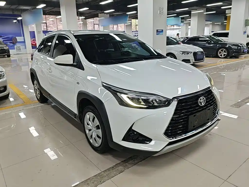 Toyota Yaris L — фото 4