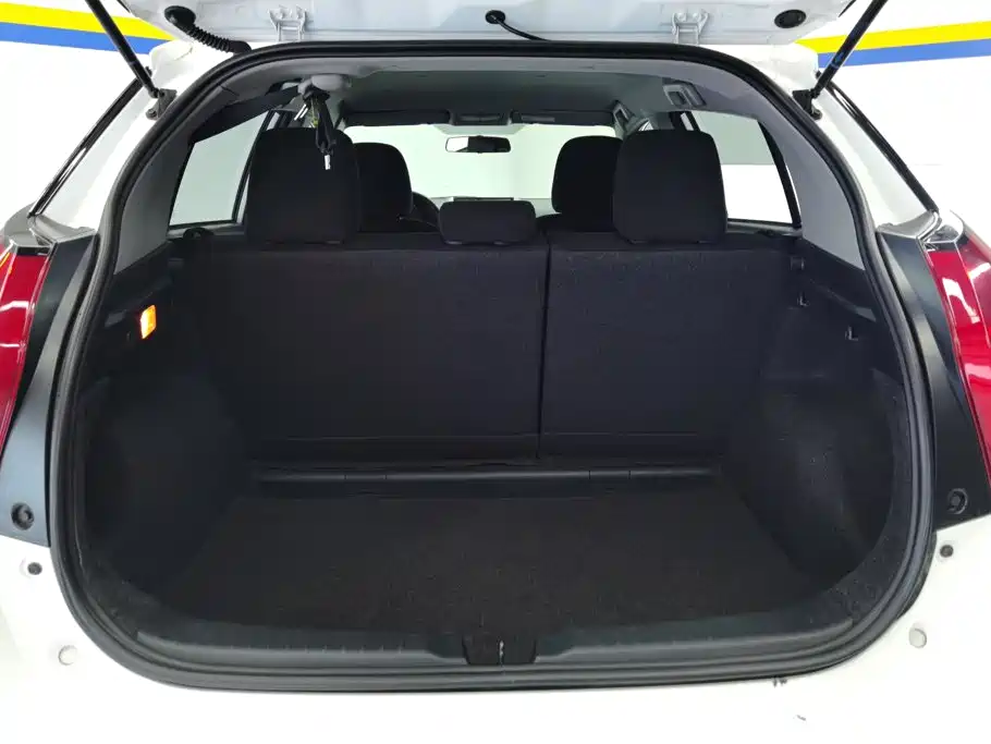 Toyota Yaris L — фото 4