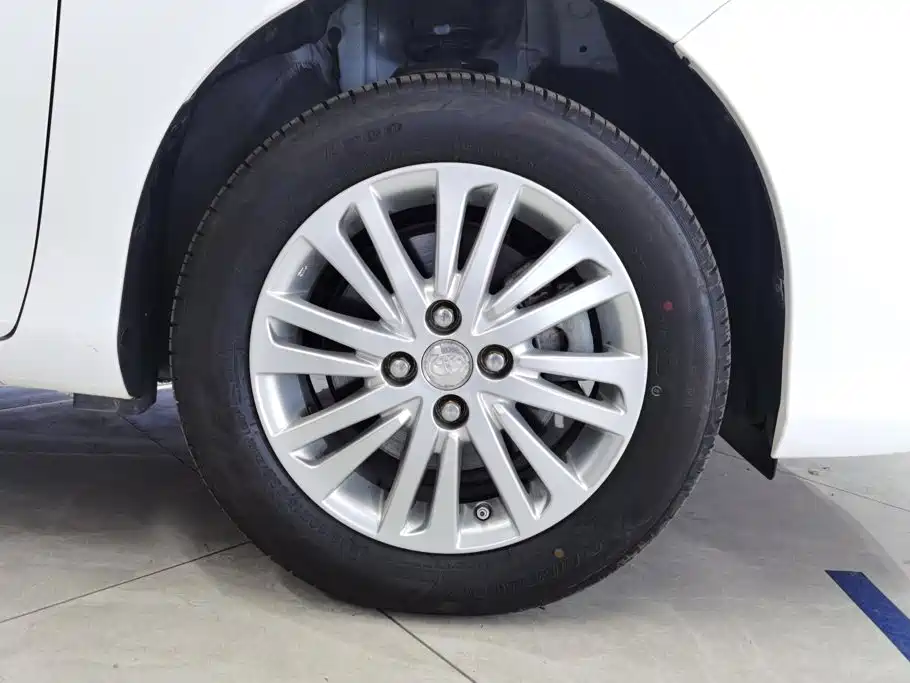 Toyota Yaris L — фото 6