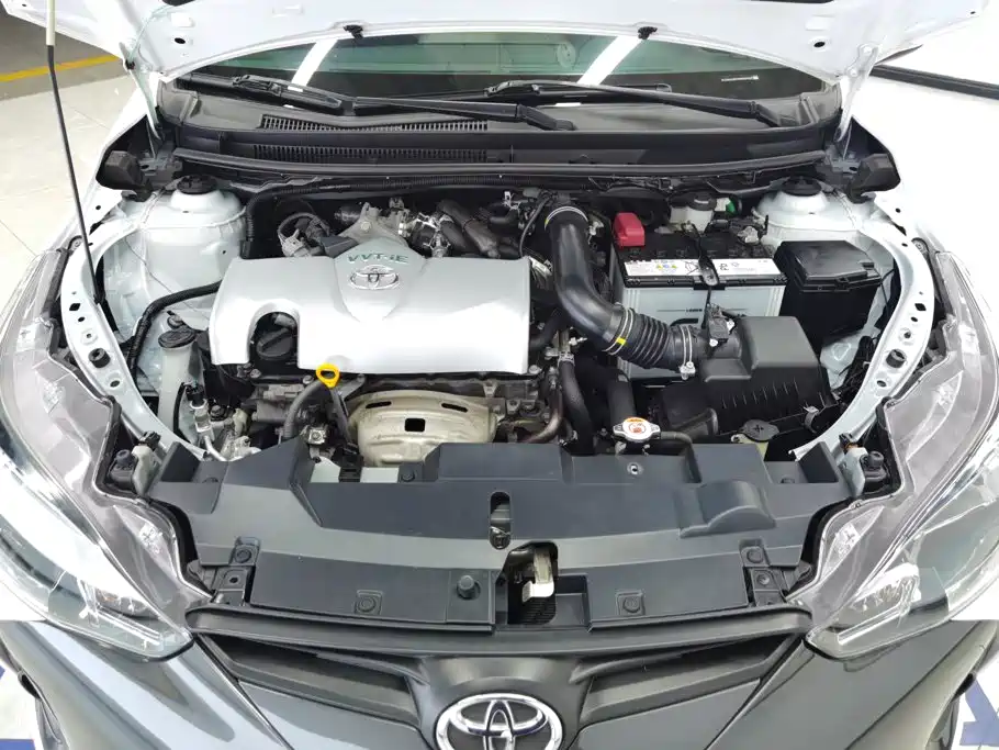 Toyota Yaris L — фото 10