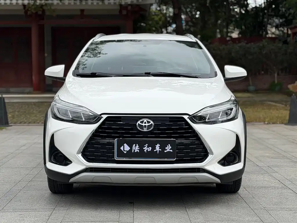 Toyota Yaris L — фото 2