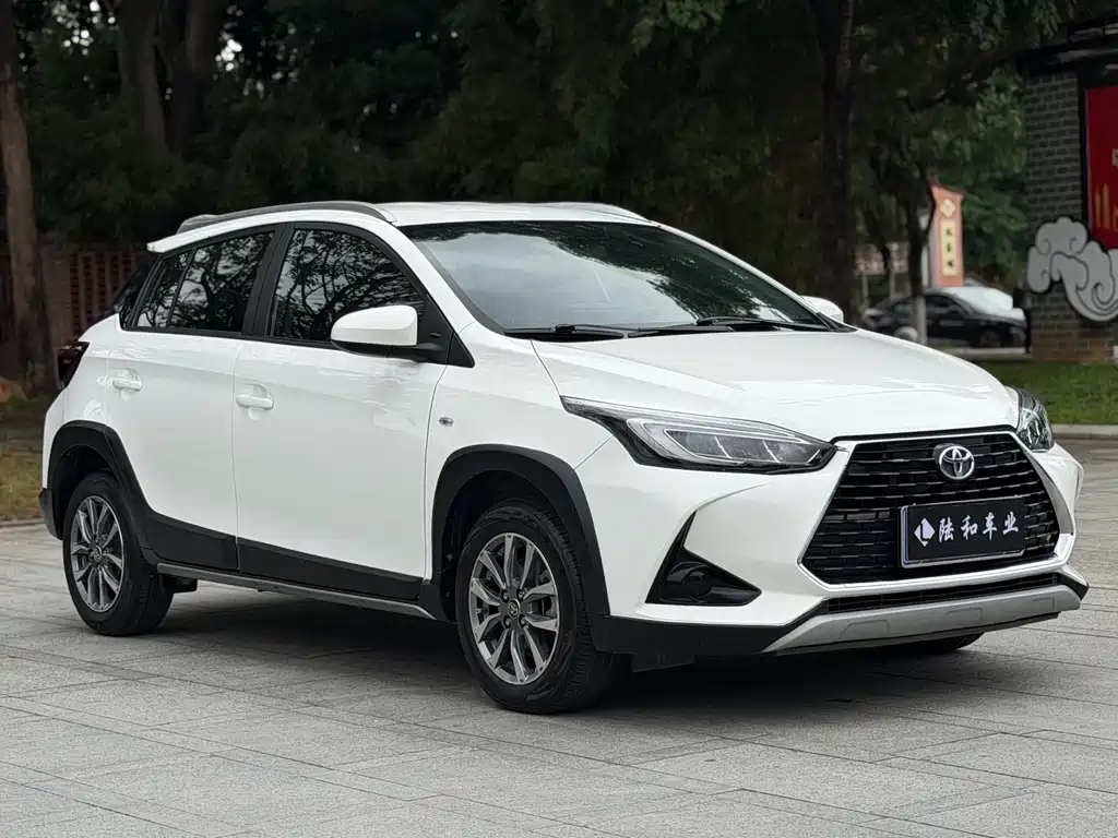 Toyota Yaris L — фото 3
