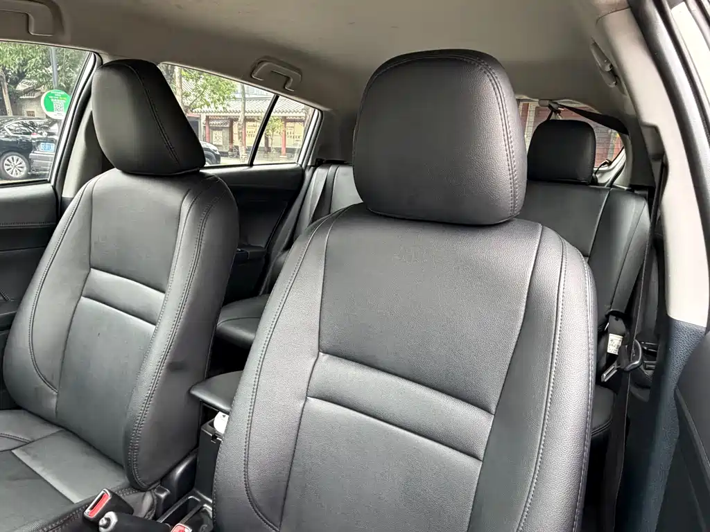 Toyota Yaris L — фото 7
