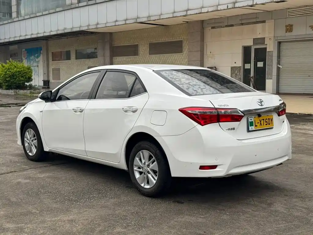 Toyota Corolla — фото 7