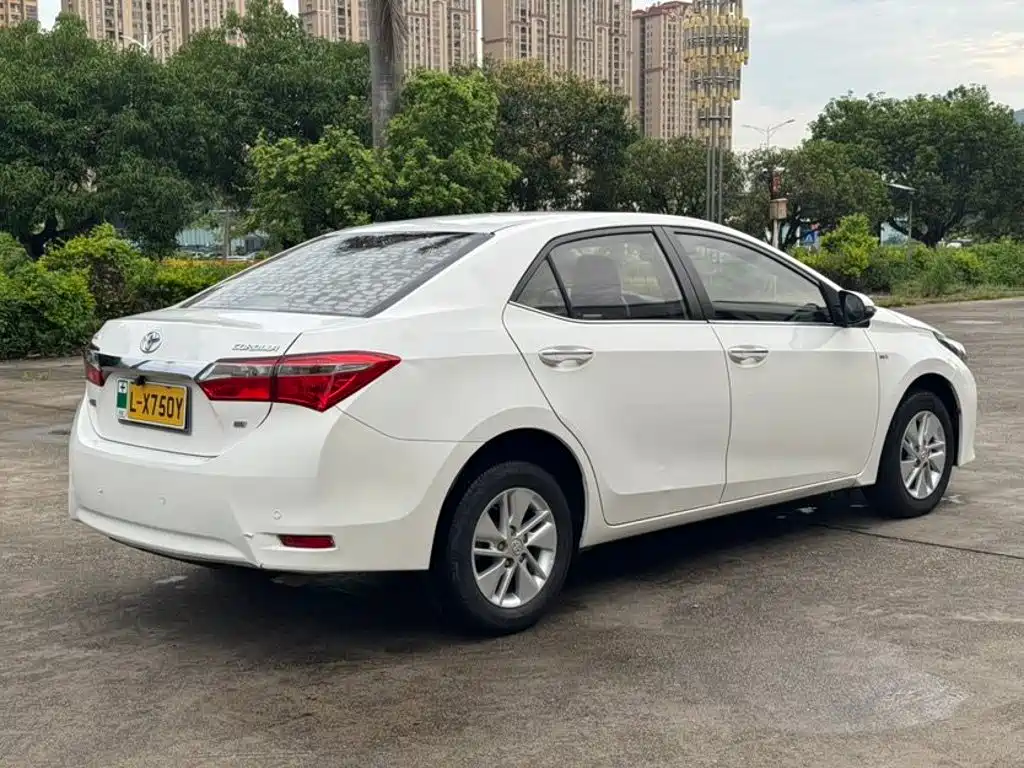 Toyota Corolla — фото 8