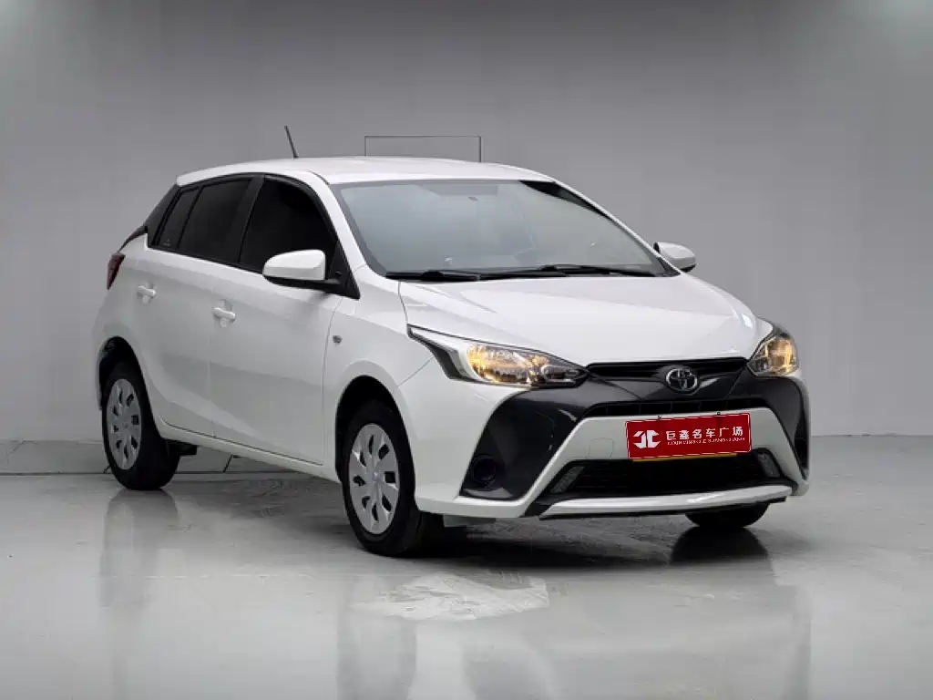 Toyota Yaris L — фото 3