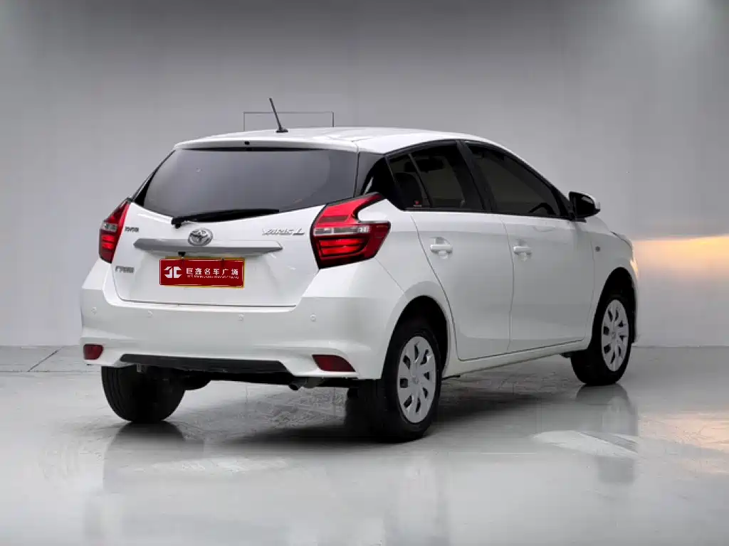 Toyota Yaris L — фото 4
