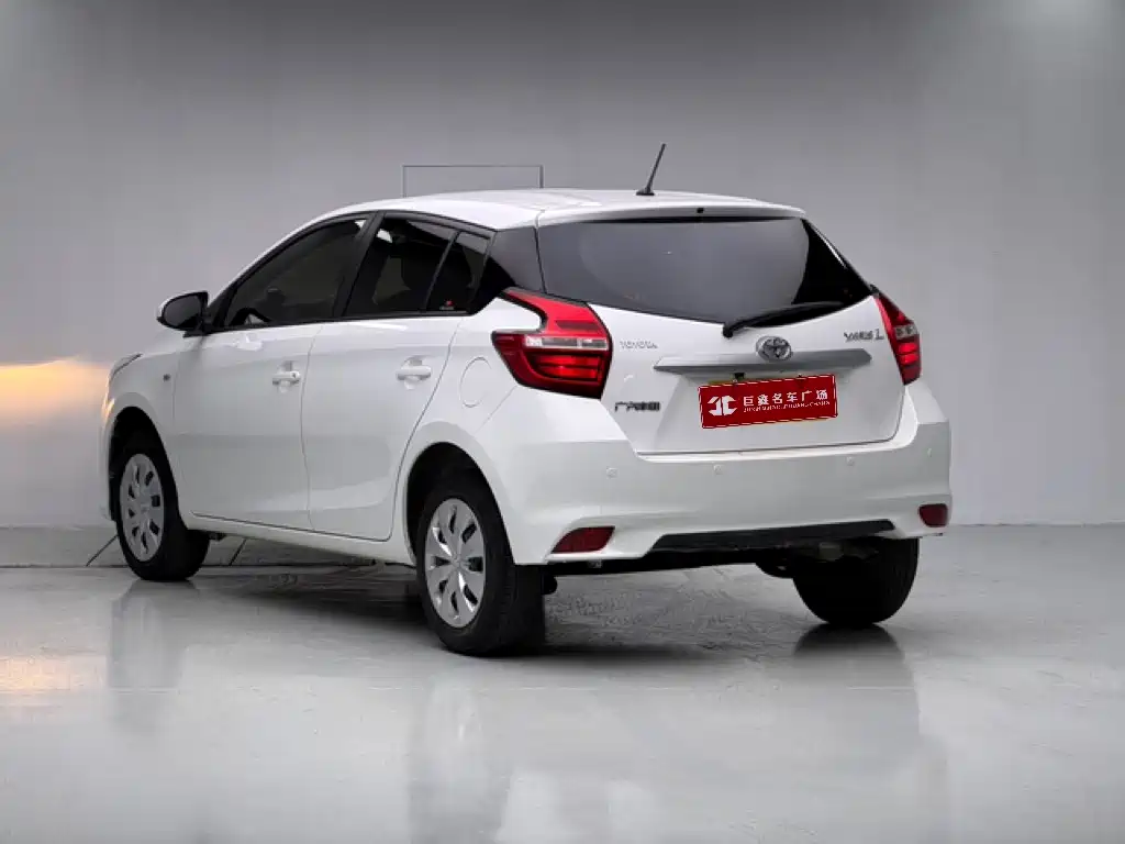 Toyota Yaris L — фото 5