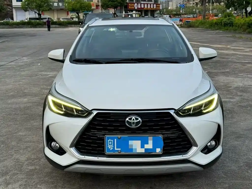 Toyota Yaris L — фото 2