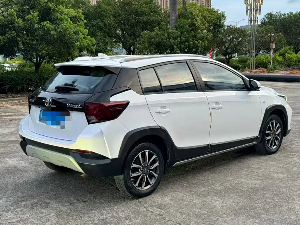 Toyota Yaris L — фото 5
