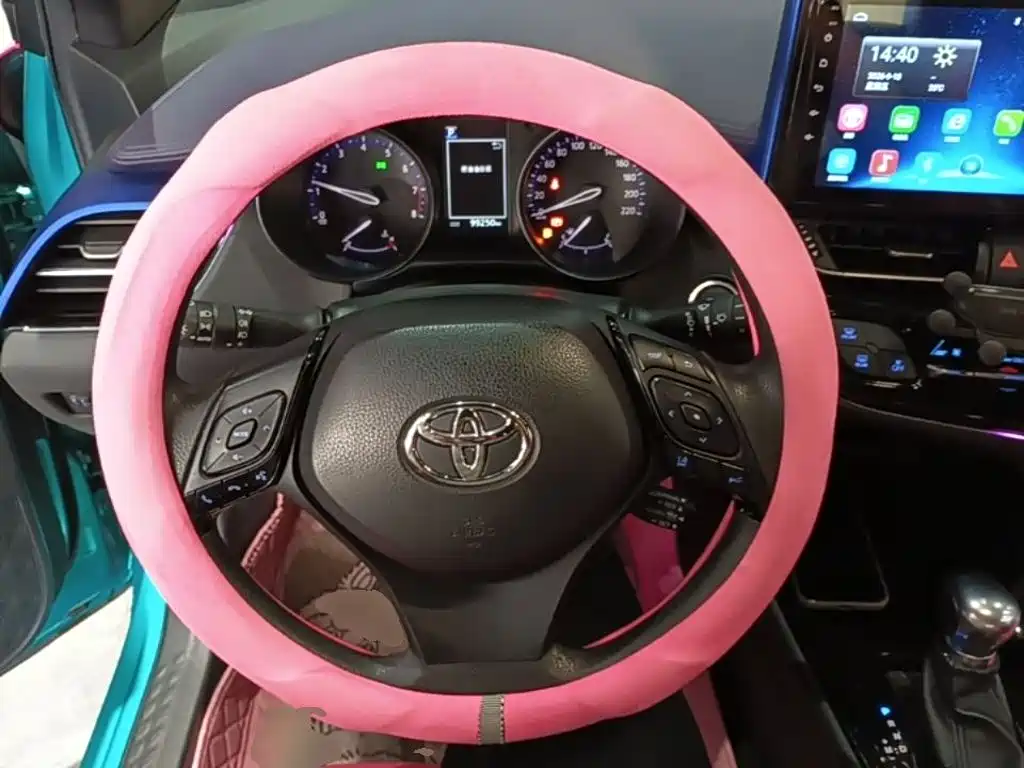 Toyota C-HR — фото 11