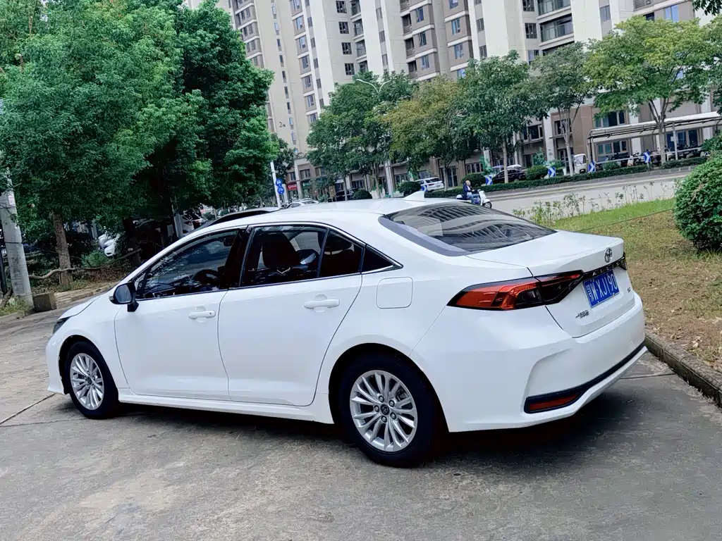 Toyota Allion — фото 4