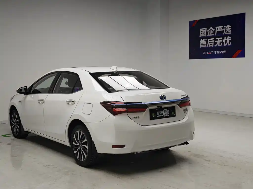 Toyota Corolla Hybrid — фото 6