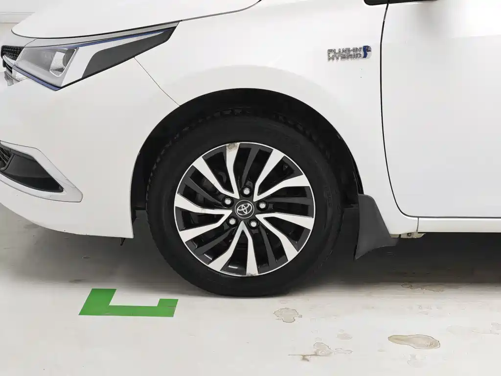 Toyota Corolla Hybrid — фото 8