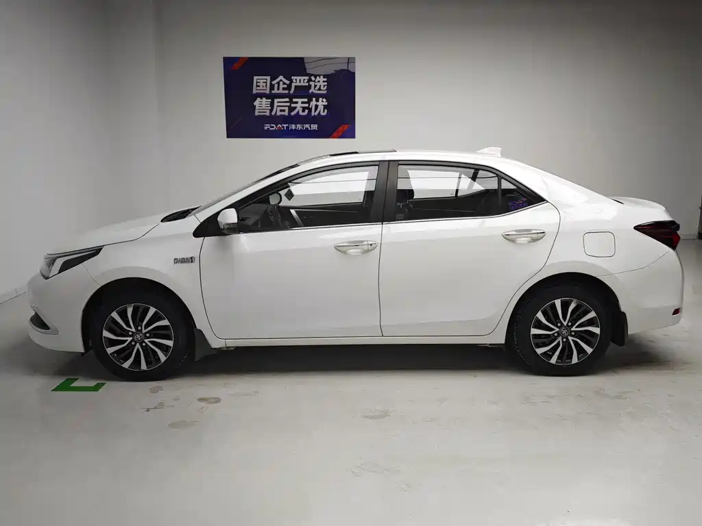 Toyota Corolla Hybrid — фото 9