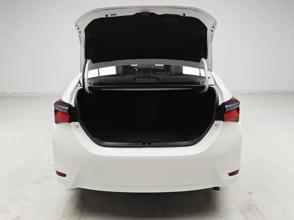 Toyota Corolla Hybrid — фото 10