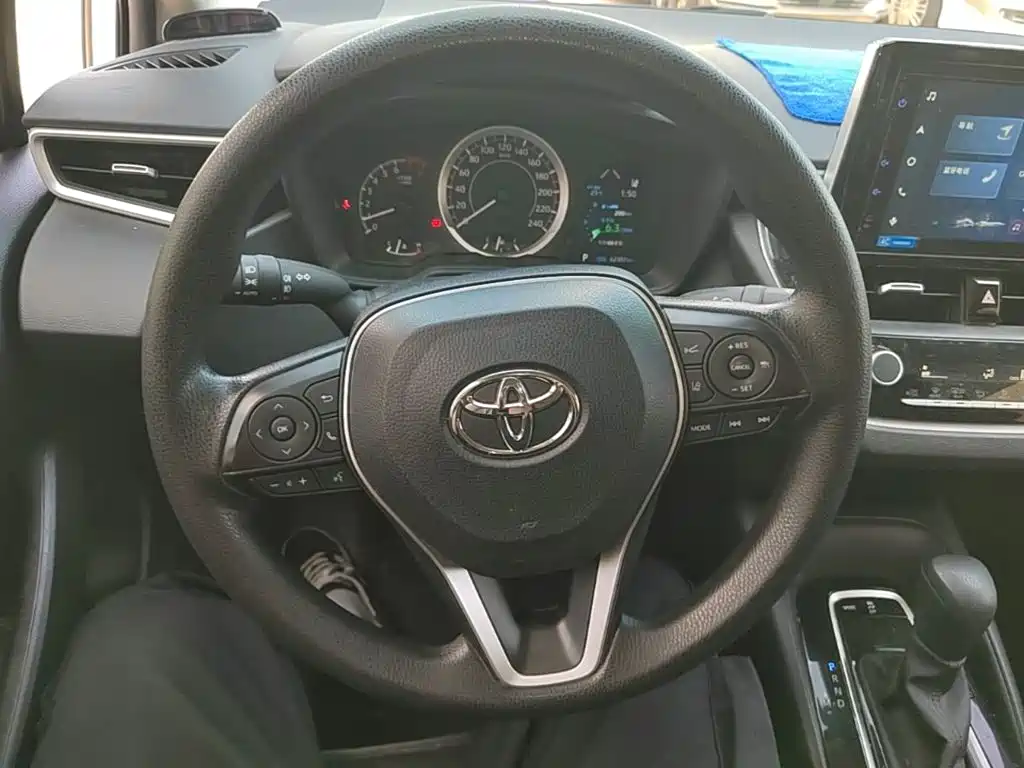 Toyota Corolla — фото 11