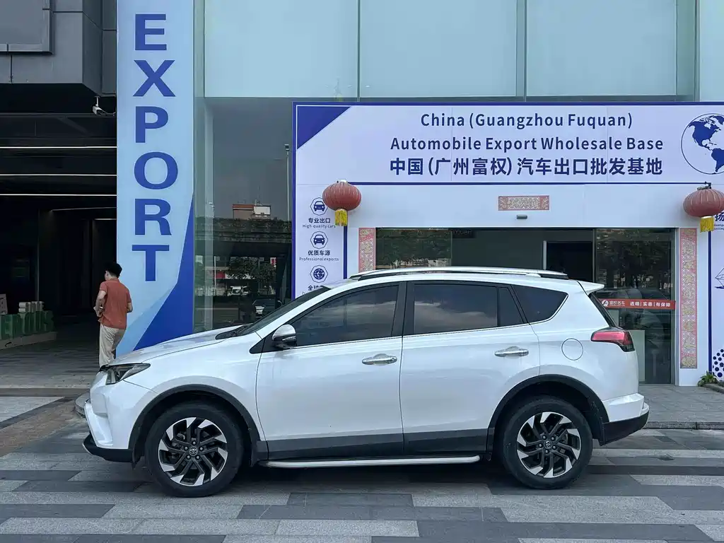 Toyota RAV4 — фото 3