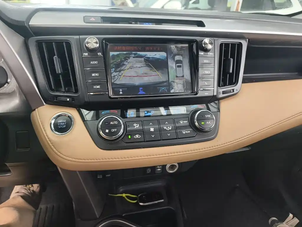 Toyota RAV4 — фото 13