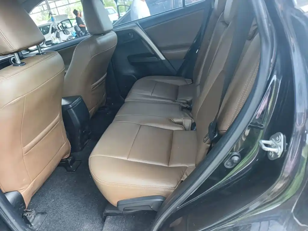 Toyota RAV4 — фото 17