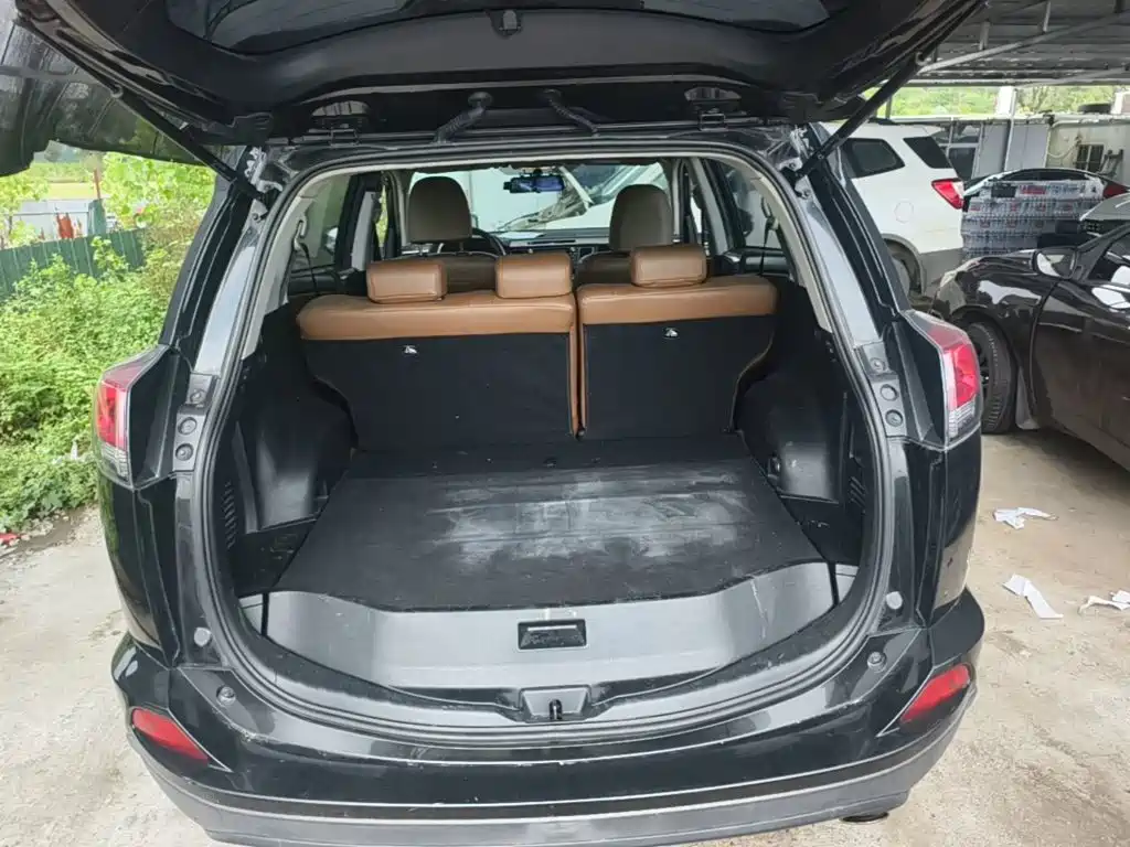 Toyota RAV4 — фото 19