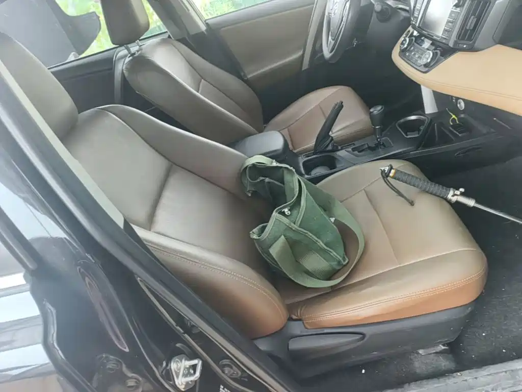 Toyota RAV4 — фото 25