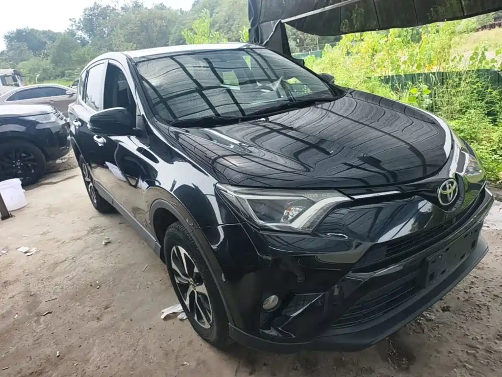 Toyota RAV4 — фото 4