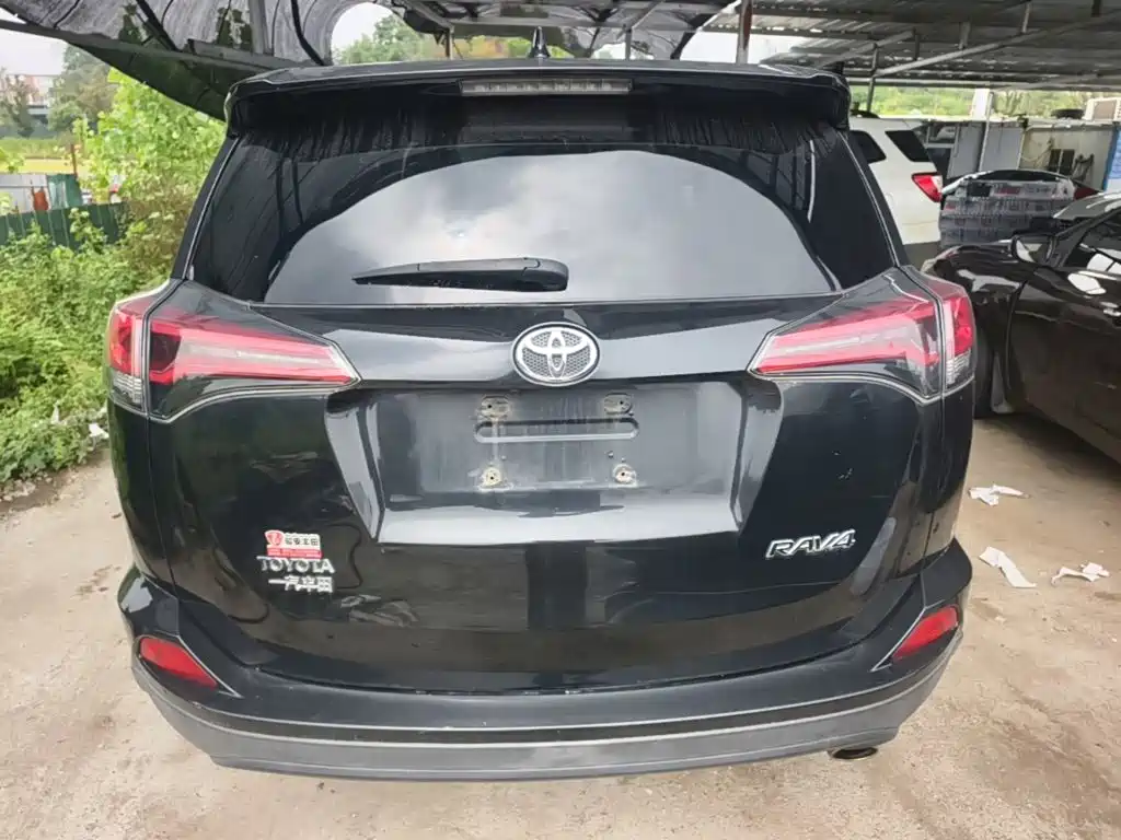 Toyota RAV4 — фото 6