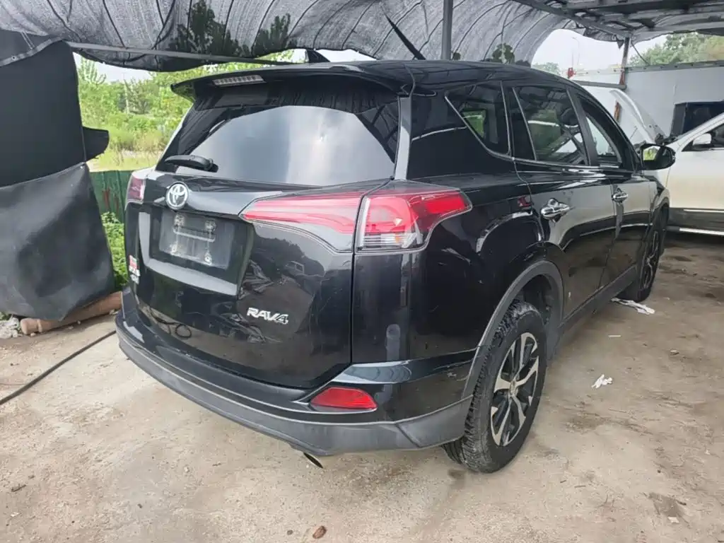 Toyota RAV4 — фото 7