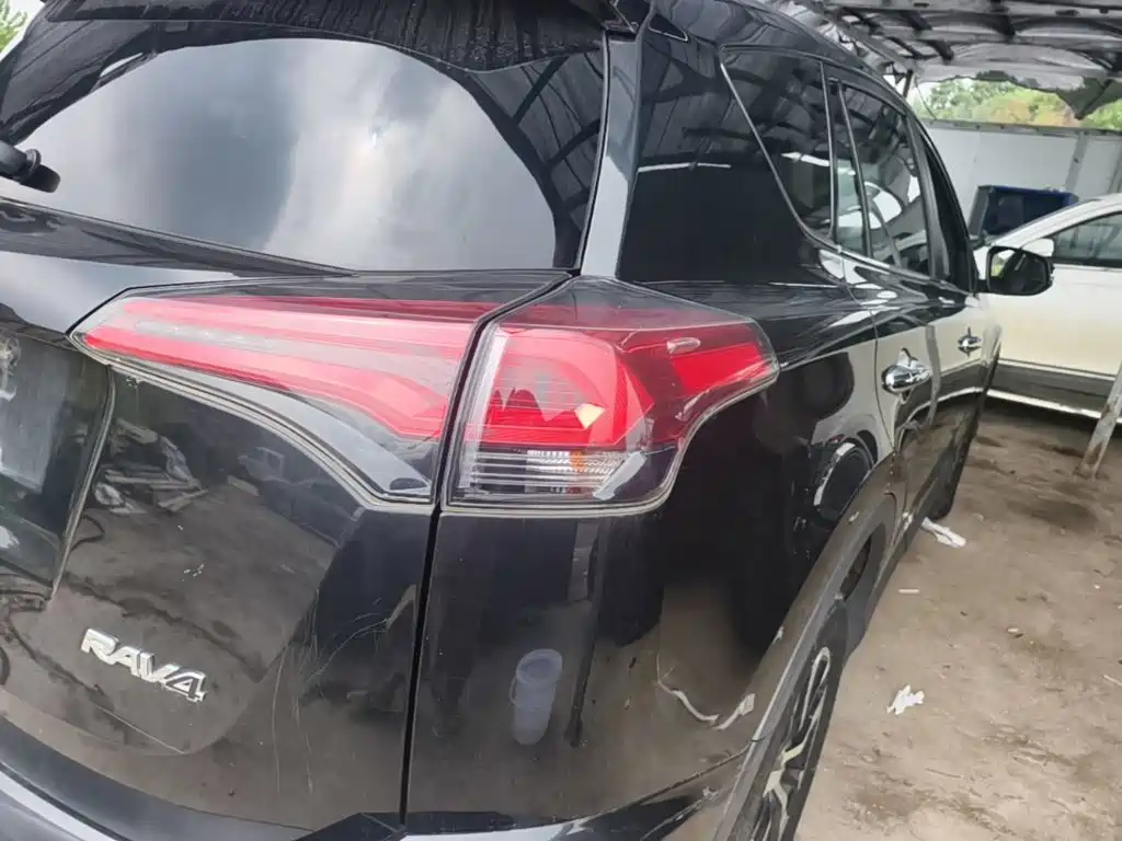 Toyota RAV4 — фото 8