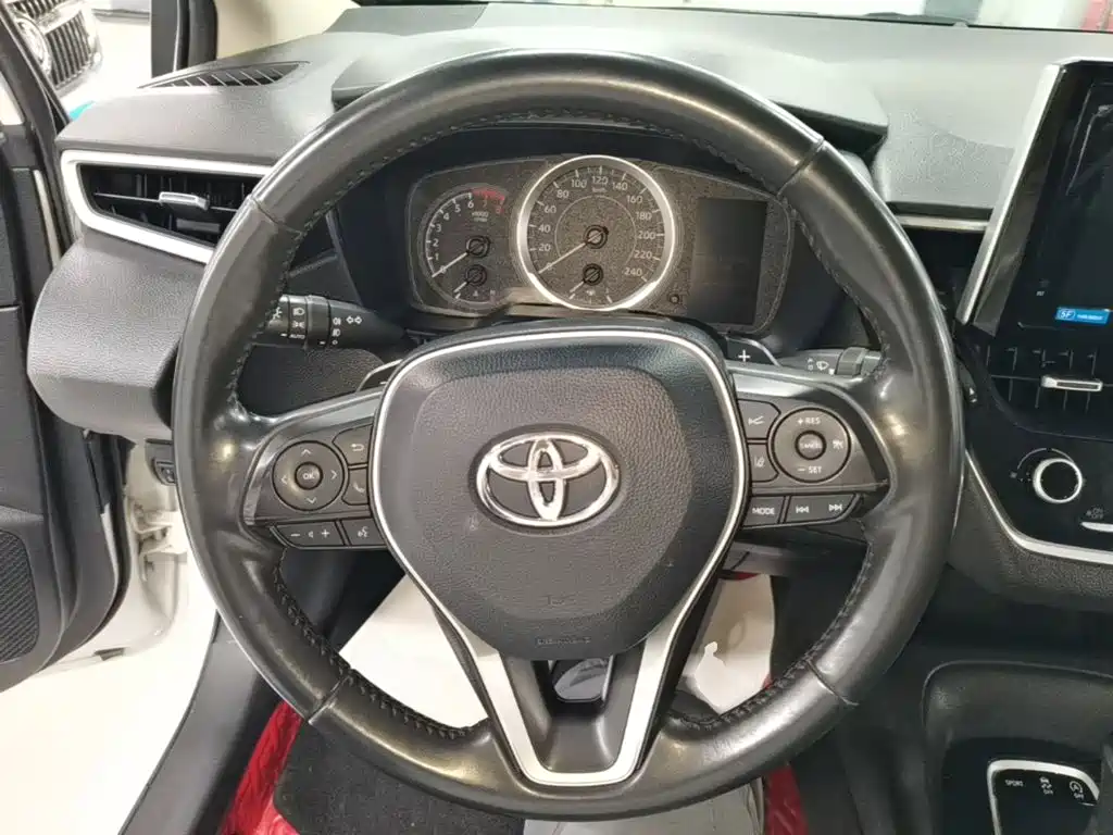 Toyota Corolla — фото 11