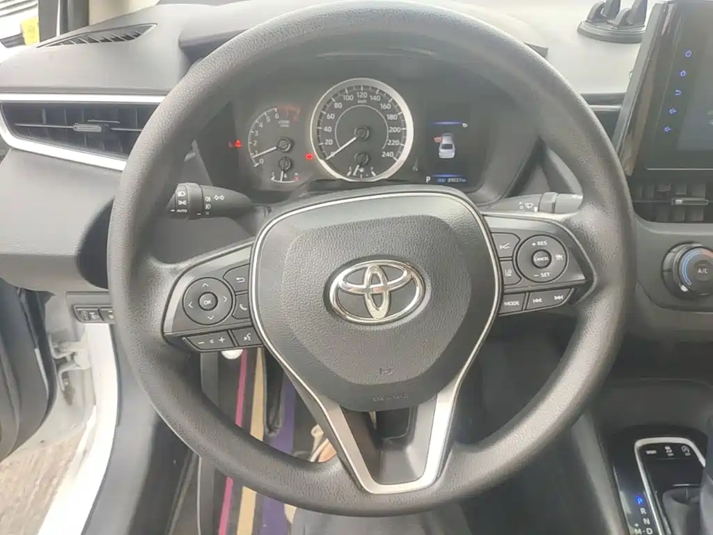 Toyota Corolla — фото 11