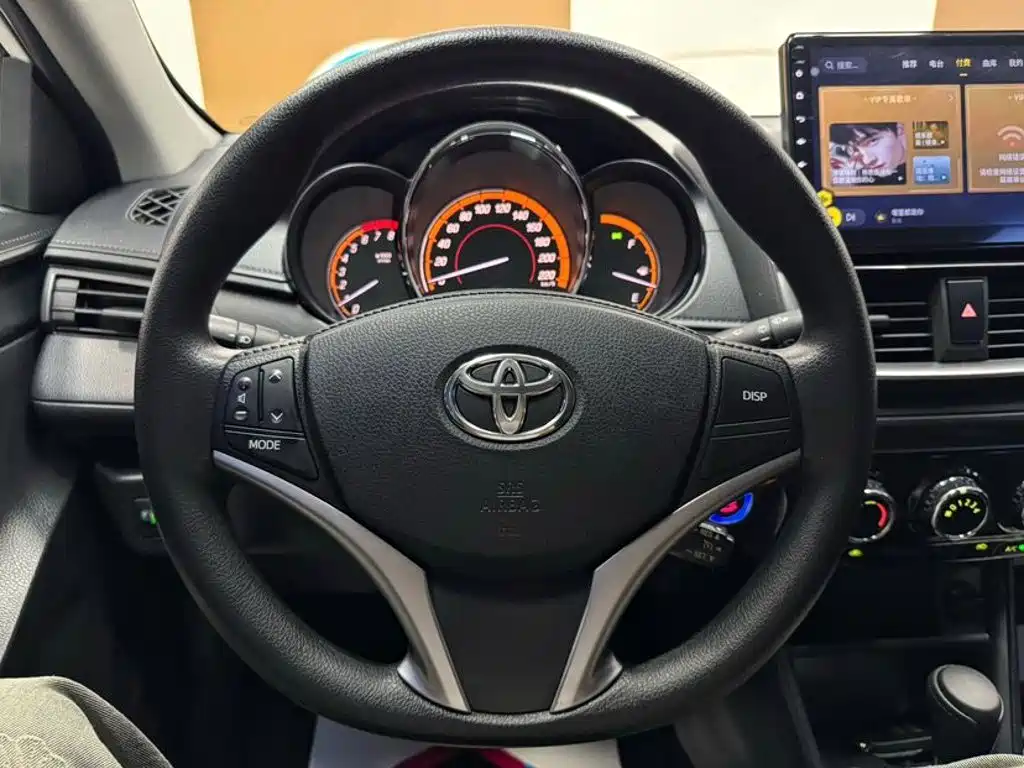 Toyota Yaris L — фото 11