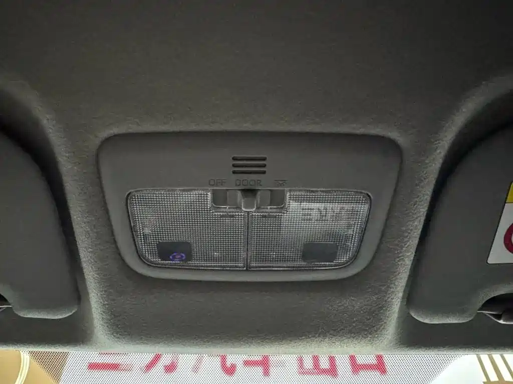 Toyota Yaris L — фото 14