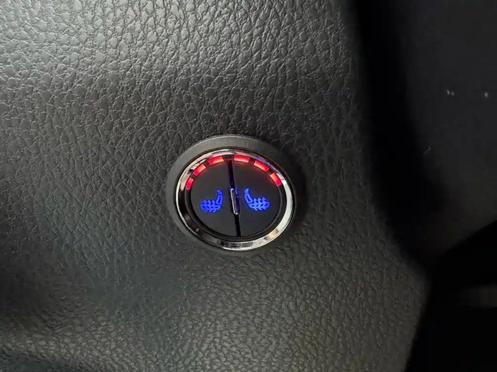 Toyota Yaris L — фото 15